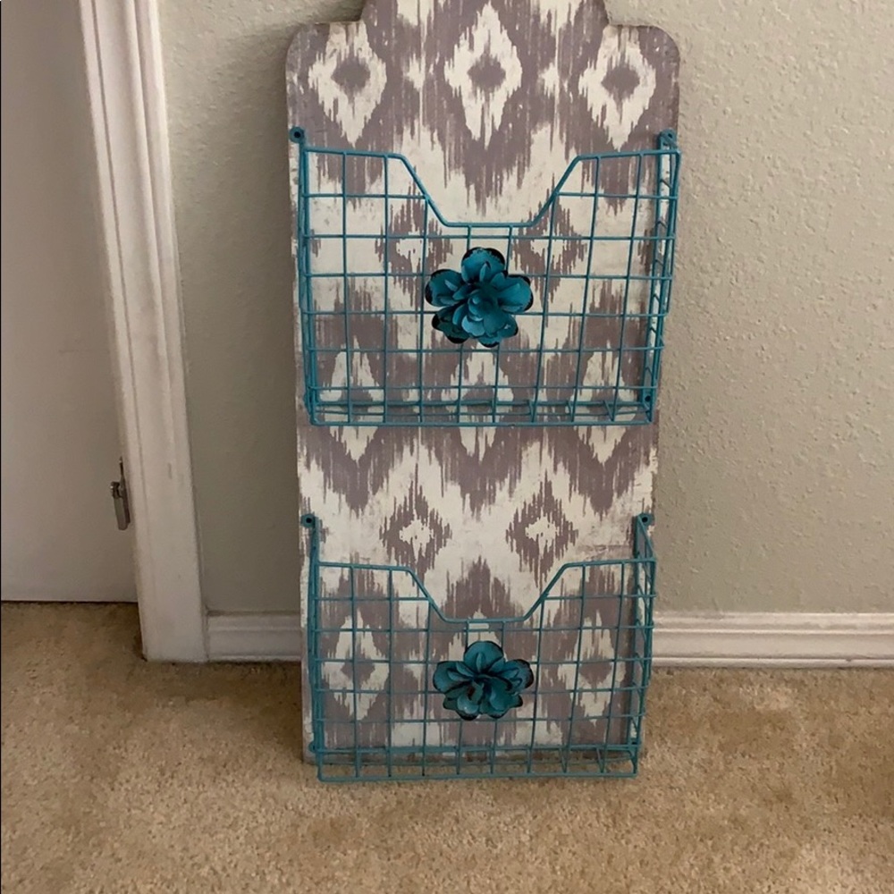 Mail paper hanging unit